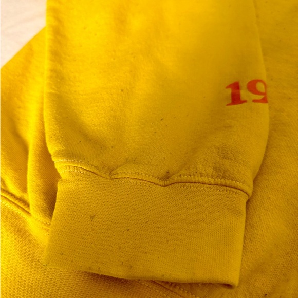 Urban 0utfitters Pulp Fiction Graphic Sweatshirt - Yellow - Picture 2 of 9